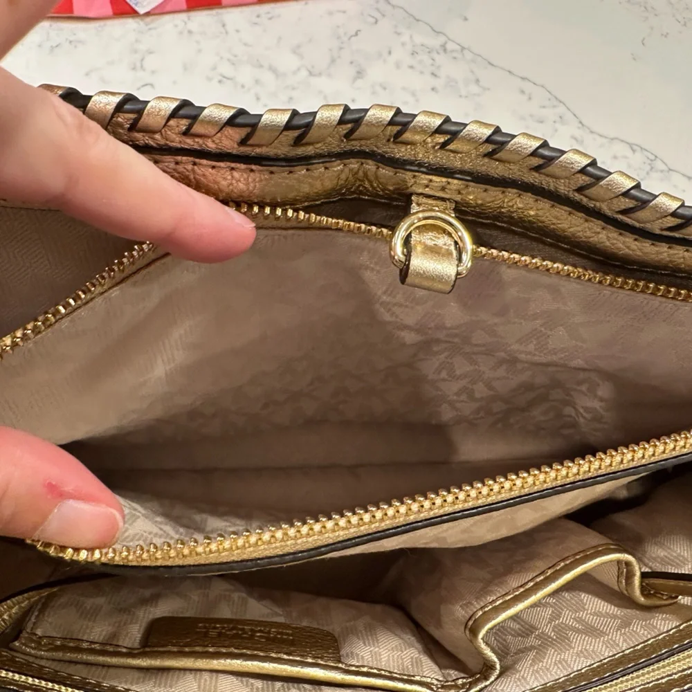 Micheal Kors leather and straw woven satchel - Picture 5 of 7